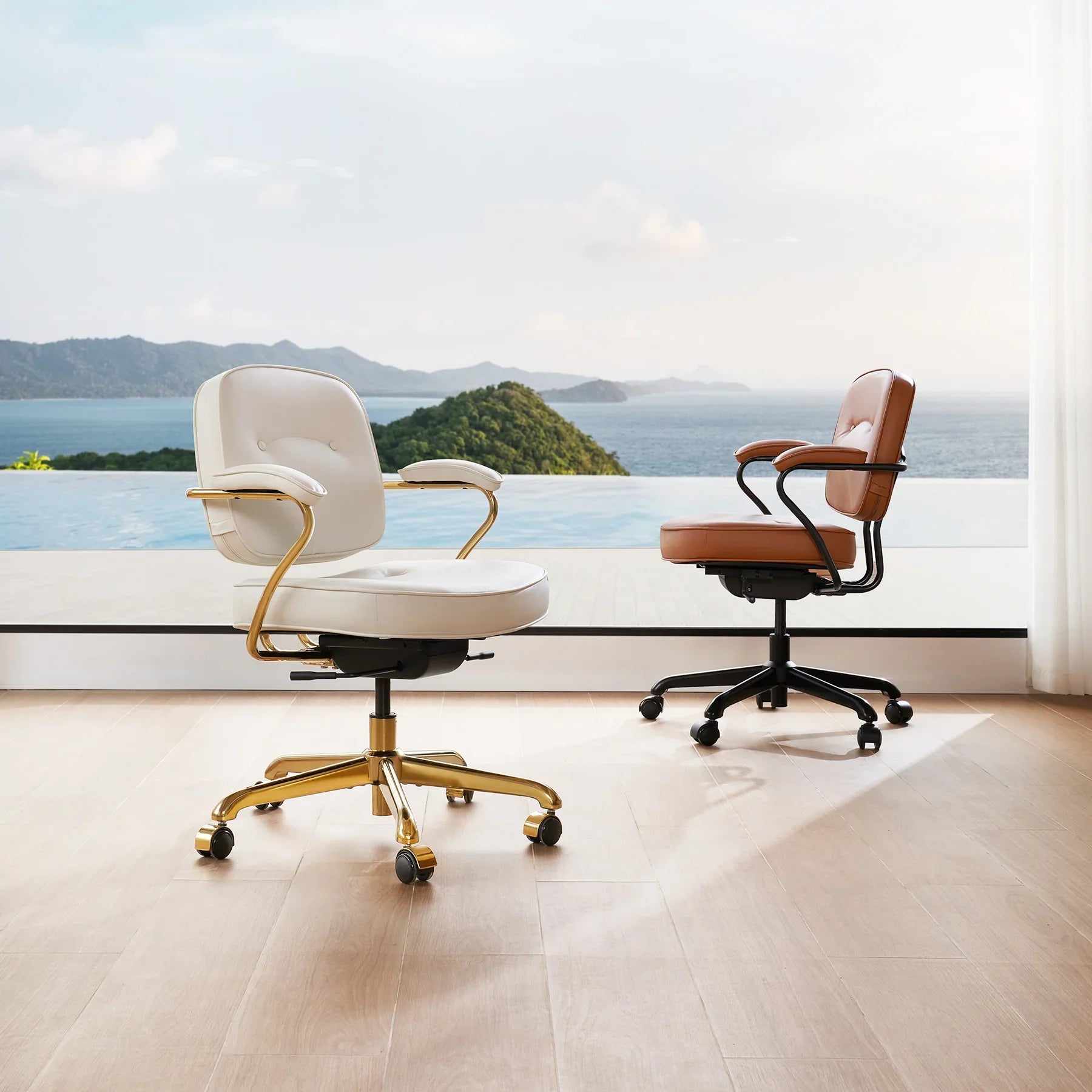 L3 Chaise en cuir de luxe de style mid-century