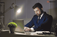 Pourquoi travailler sur portable détruit vos cervicales